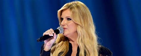 trisha nipples|Trisha Yearwood reveals the body part that caused a big debate。